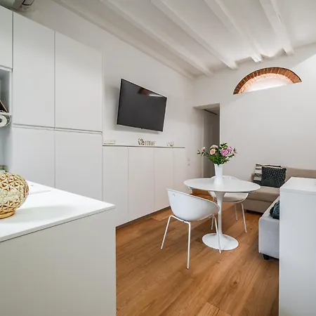 Vivimihome - Navigli With Garage * Milaan