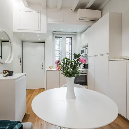 Vivimihome - Navigli With Garage Apartment